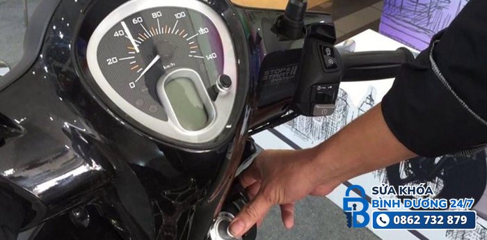 Ổ khóa và đồng hồ công tơ mét xe Yamaha Janus