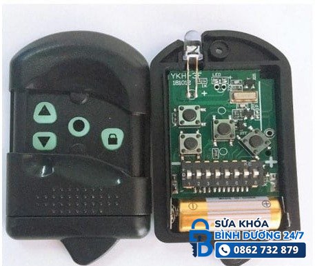Remote cửa cuốn mã gạt mở nắp, lộ hàng công tắc gạt trên bo mạch