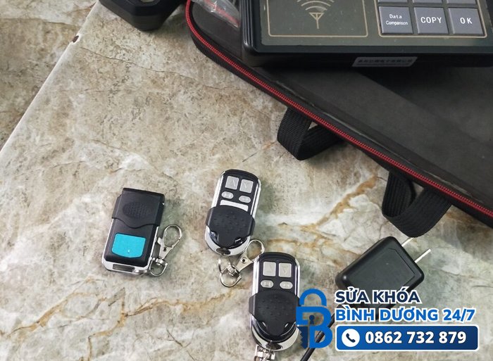 Máy sao chép remote cửa cuốn và các remote mới làm