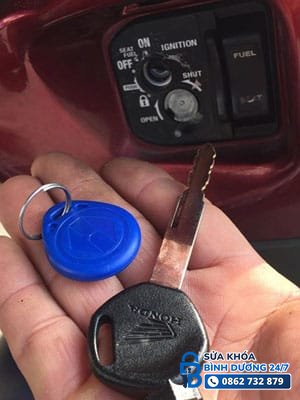 làm lại chìa khóa smartkey vision — chìa cơ dự phòng và ổ khóa xe máy