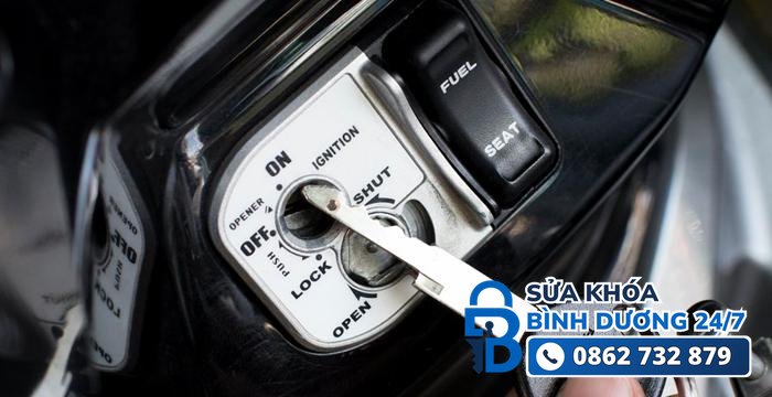 làm chìa khóa xe lead — quy trình làm chìa khóa xe Lead 4 bước tại chỗ